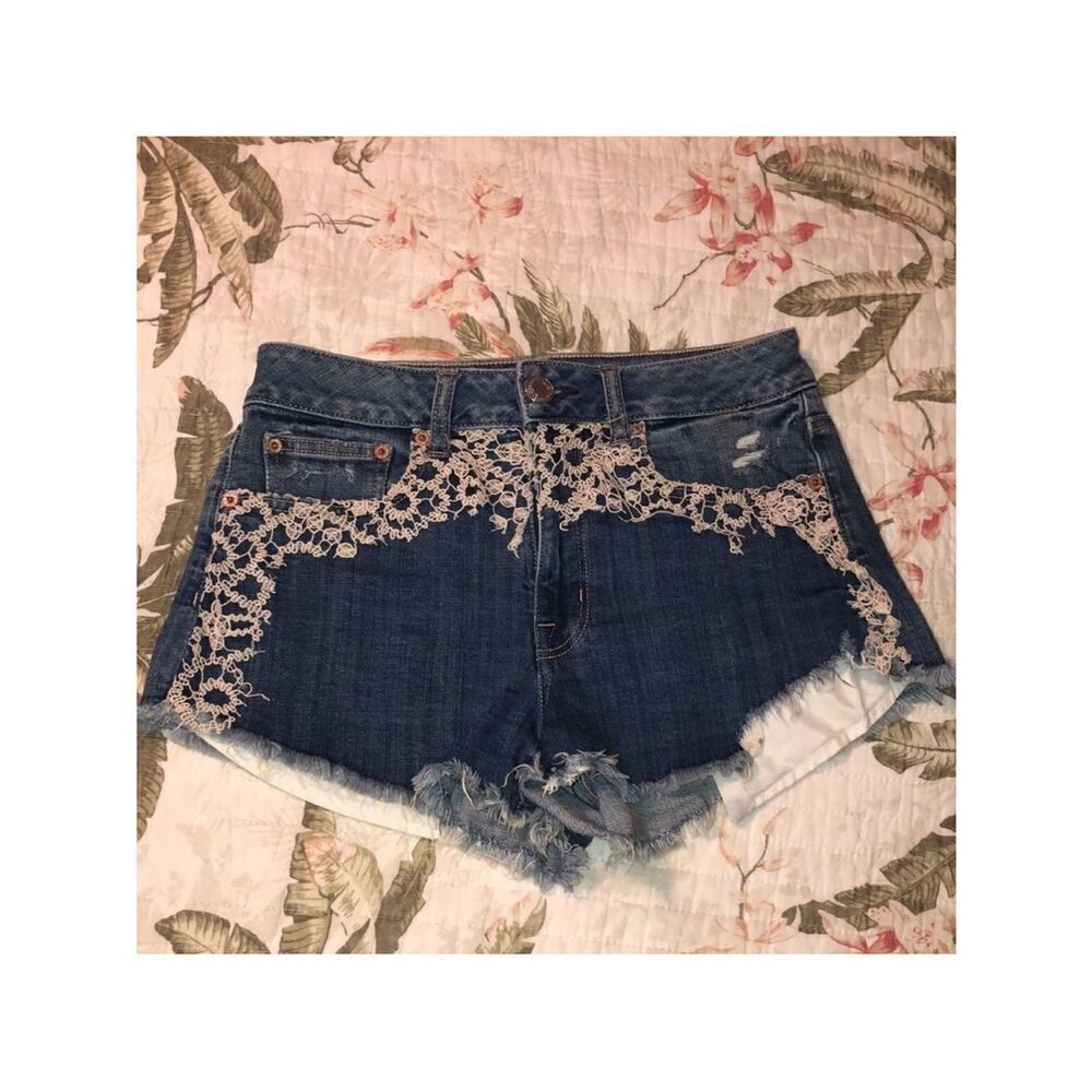 AE 6 Distressed Ivory Crochet Lace Detail Raw Hem Blue Denim Shorts
